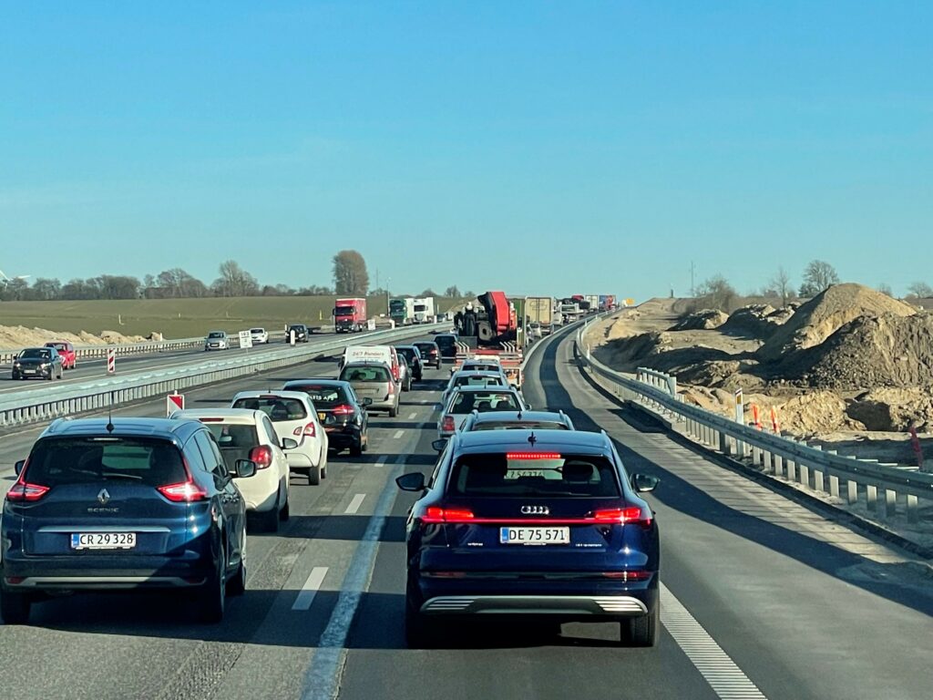 Havareret Lastbil Giver K P Motorvej