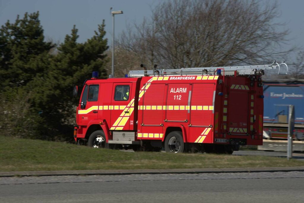 Solo uheld på Esbjerg motorvejen Bil kørt ind i midterrabatten