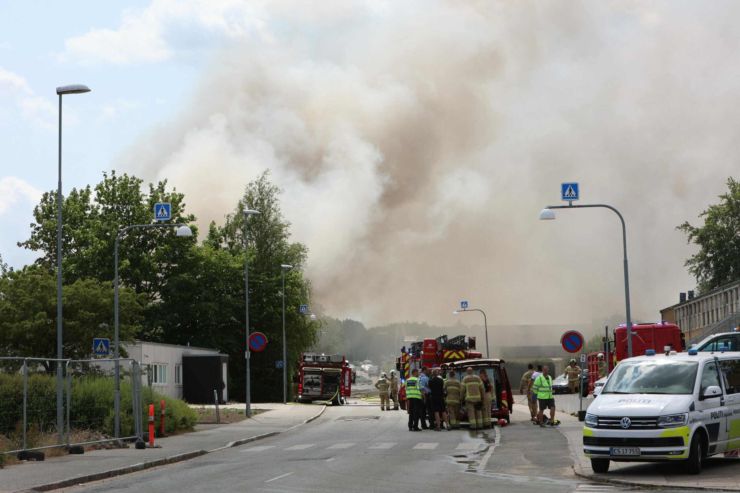 Kraftig røg fra brændende børnehave Luk døre og vinduer