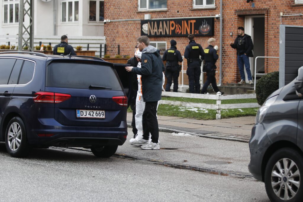 Mand Anholdt Efter Stor Aktion Politiet Sikrer Spor