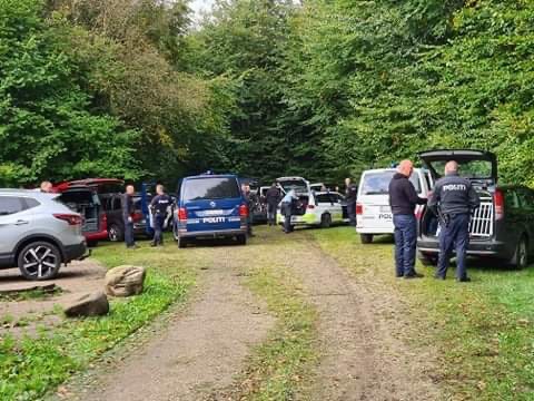 Stor udrykning: Person fundet død i park