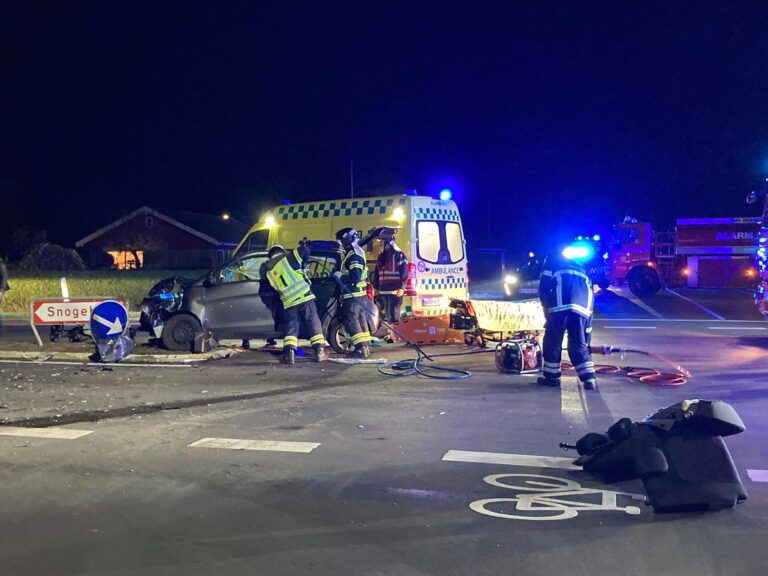 Voldsom ulykke på Bornholm 2 biler kollideret ved Snogebæk