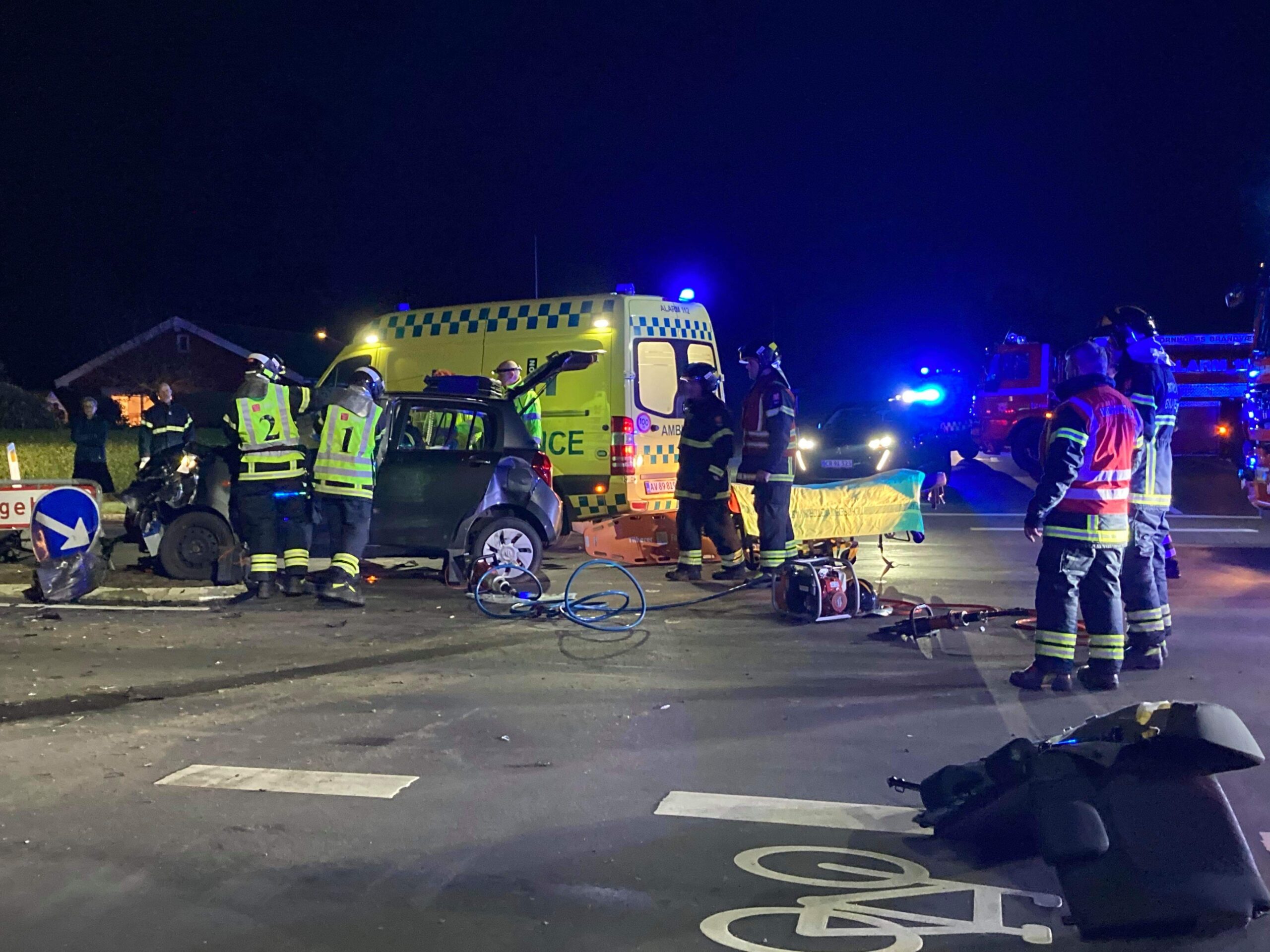 Voldsom ulykke på Bornholm 2 biler kollideret ved Snogebæk