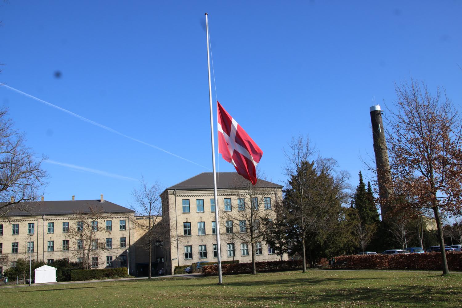 Flag på halv efter dødsfald på Sankt Hans | Presse-fotos.dk