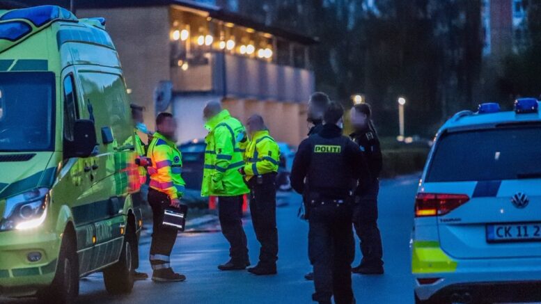 Mand død i Hundige politiet stede - Presse-fotos.dk