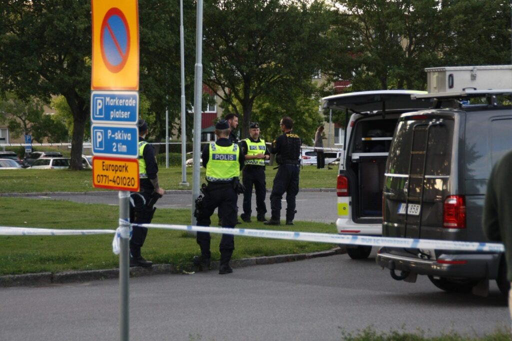 Tre Personer Ramt Af Skud - Stor Politiindsats - Presse-fotos.dk