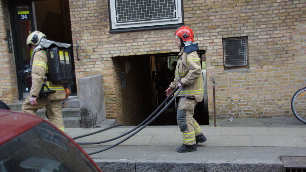 Beredskabet Rykker Ud Til Kælderbrand I København