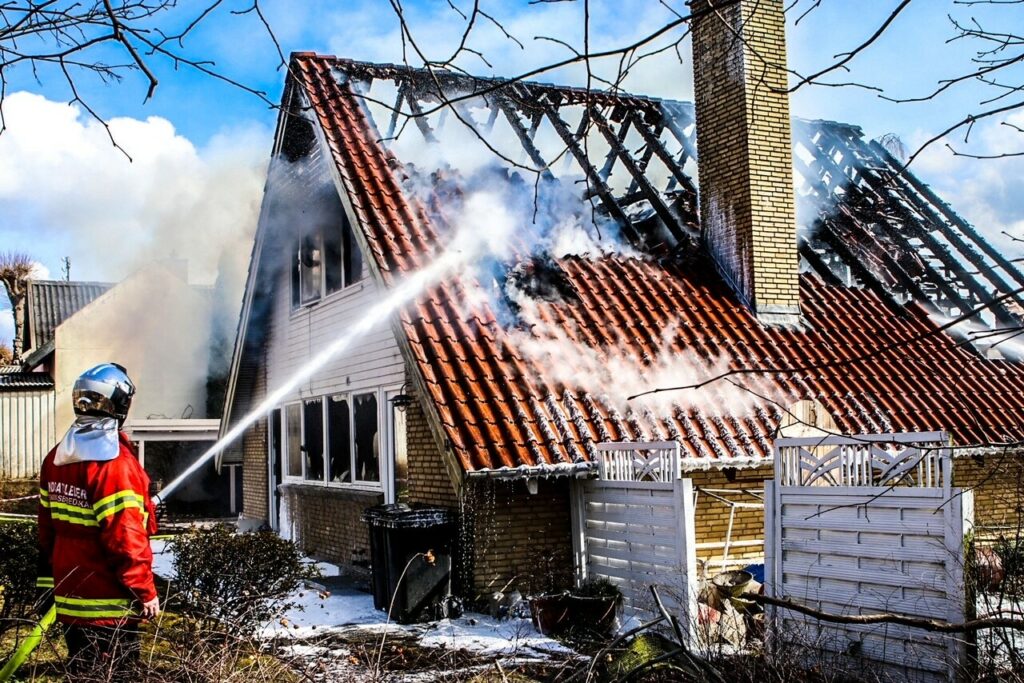 VIDEO: Voldsom Villabrand I Furesø