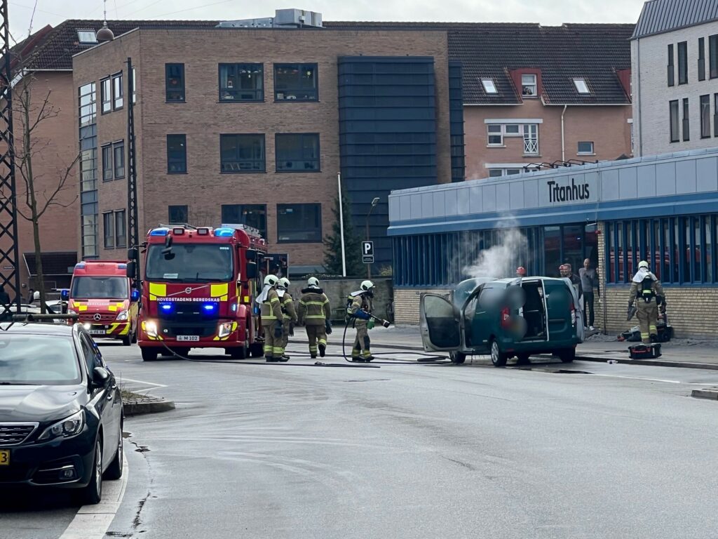 Beredskabet Rykker Ud Til Bilbrand I København