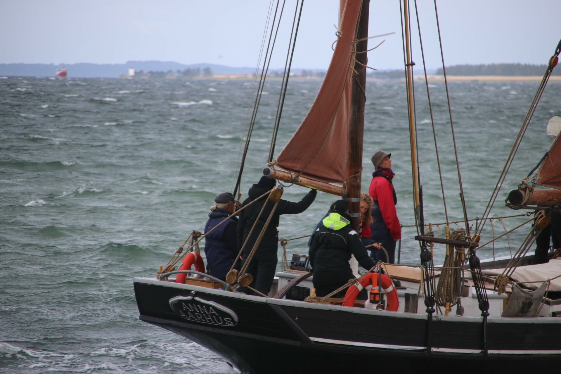 Se de skønne billeder: Flotte skibe på vej rundt om Fyn