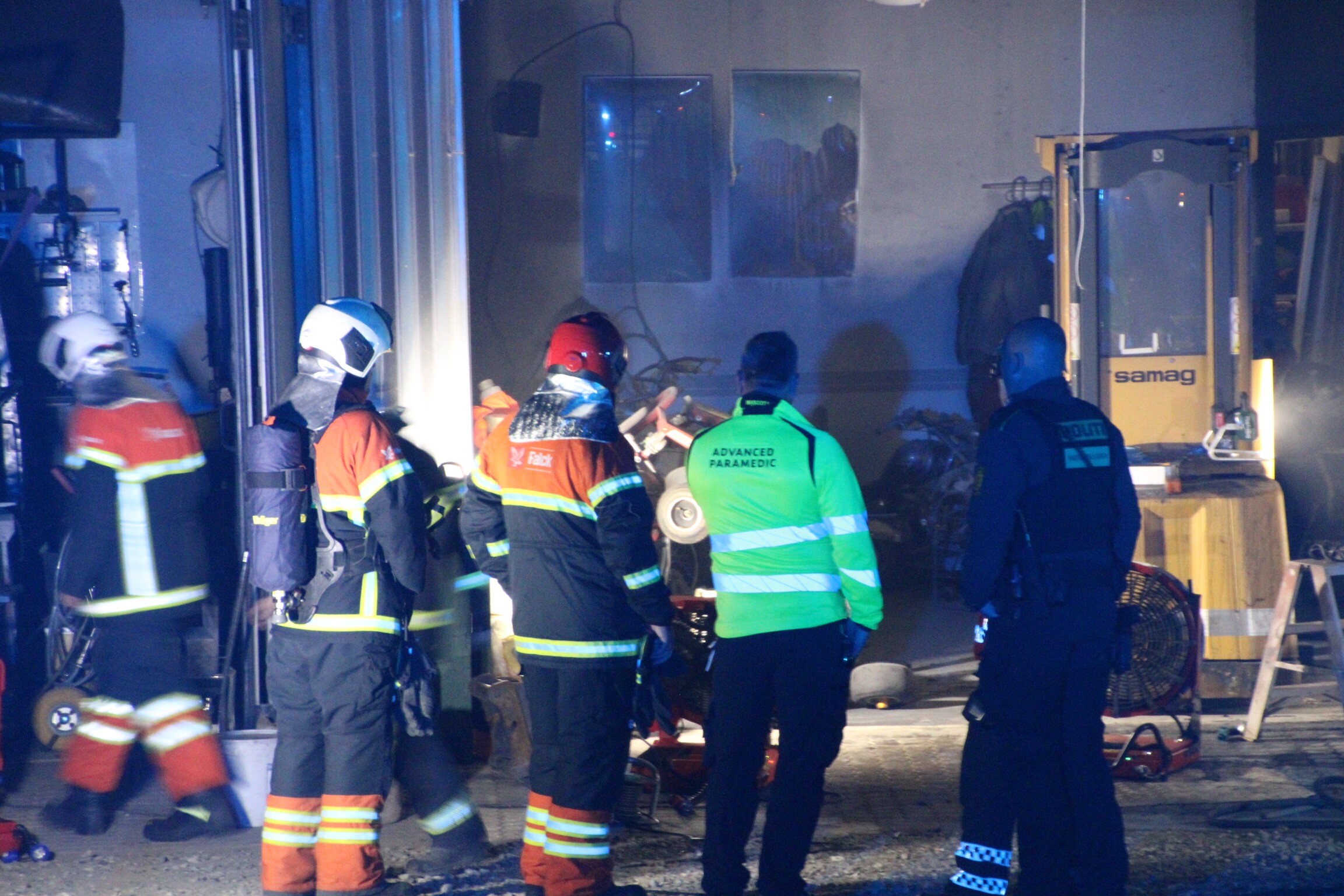 Brand I Industribygning Røgen Vælter Ud 