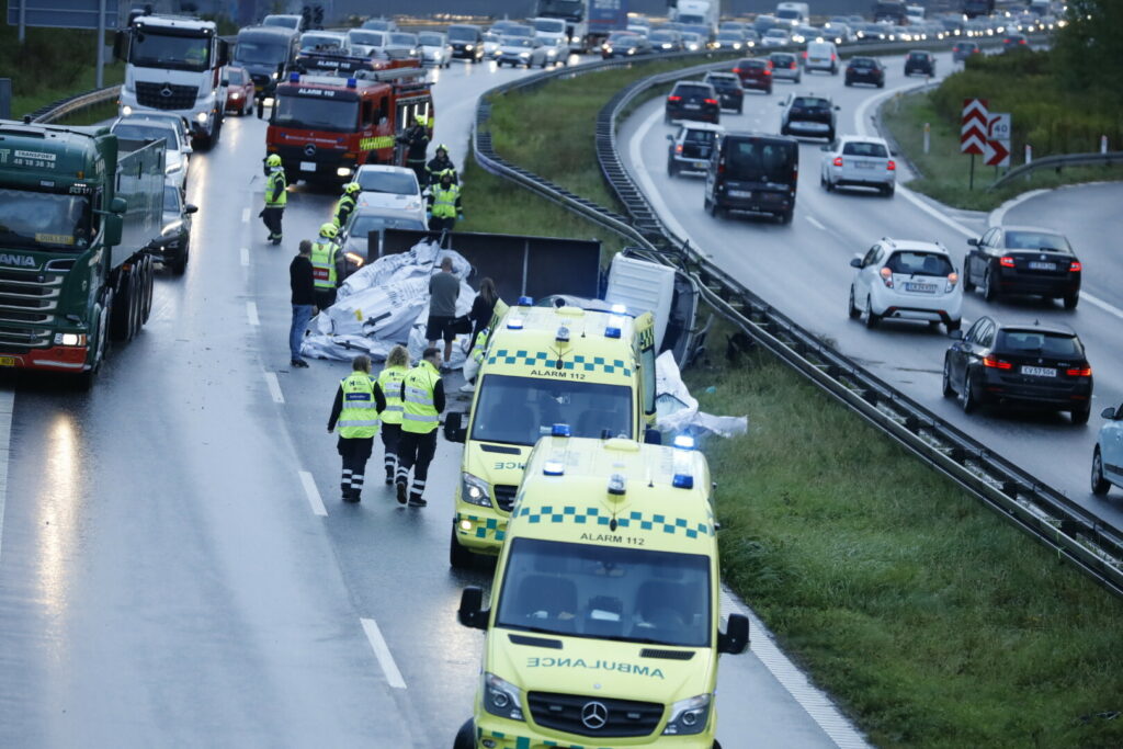 Voldsomt Uheld På Helsingørmotorvejen Ved Hørsholm Vej Delvist Spærret 