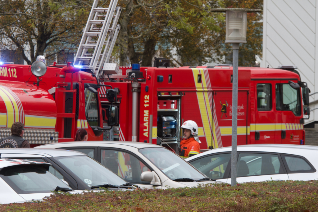 Brandvæsnet Rykker Ud Til Brand I Lejlighed