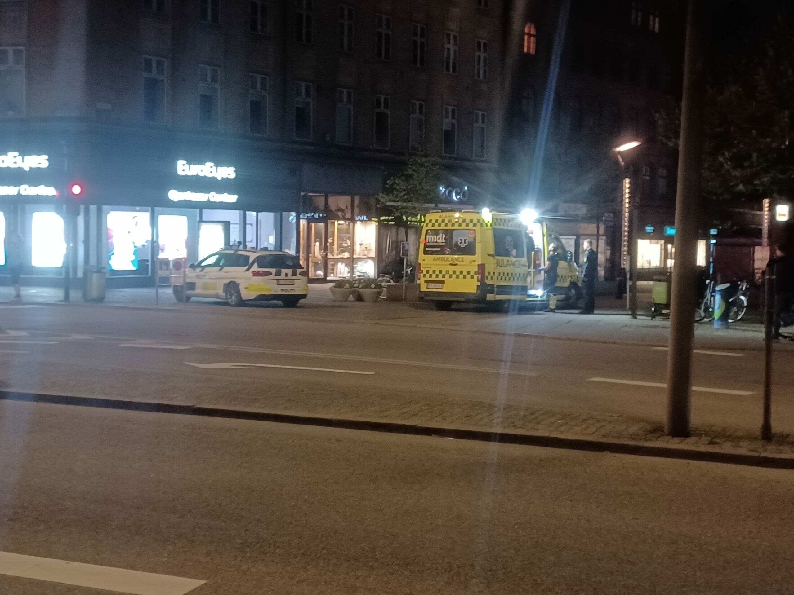 Aarhus: Politi og ambulance til stede i gågaden