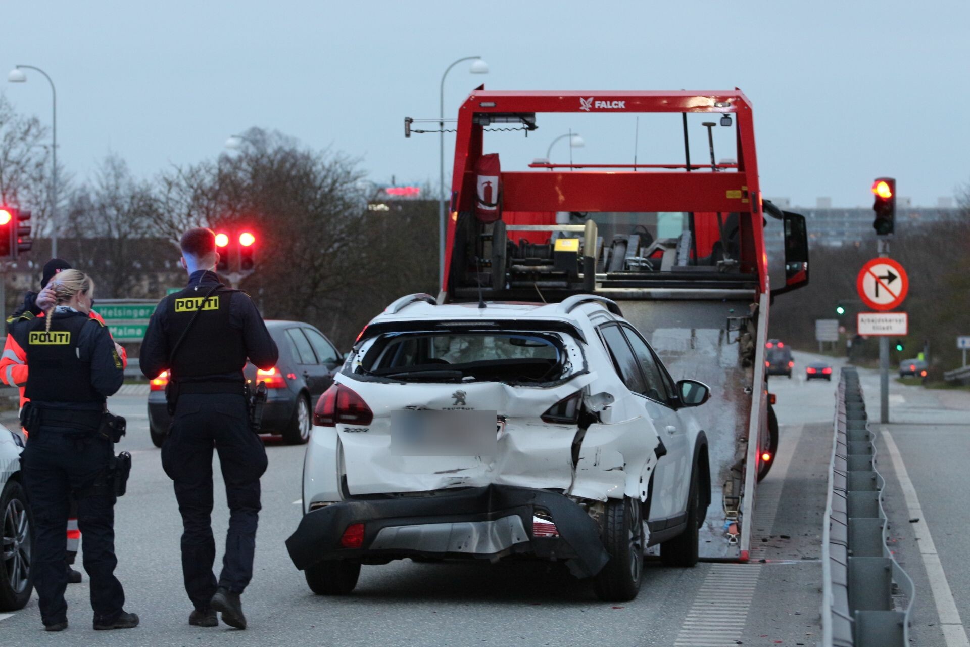Bil smadret i færdselsuheld på vestegnen