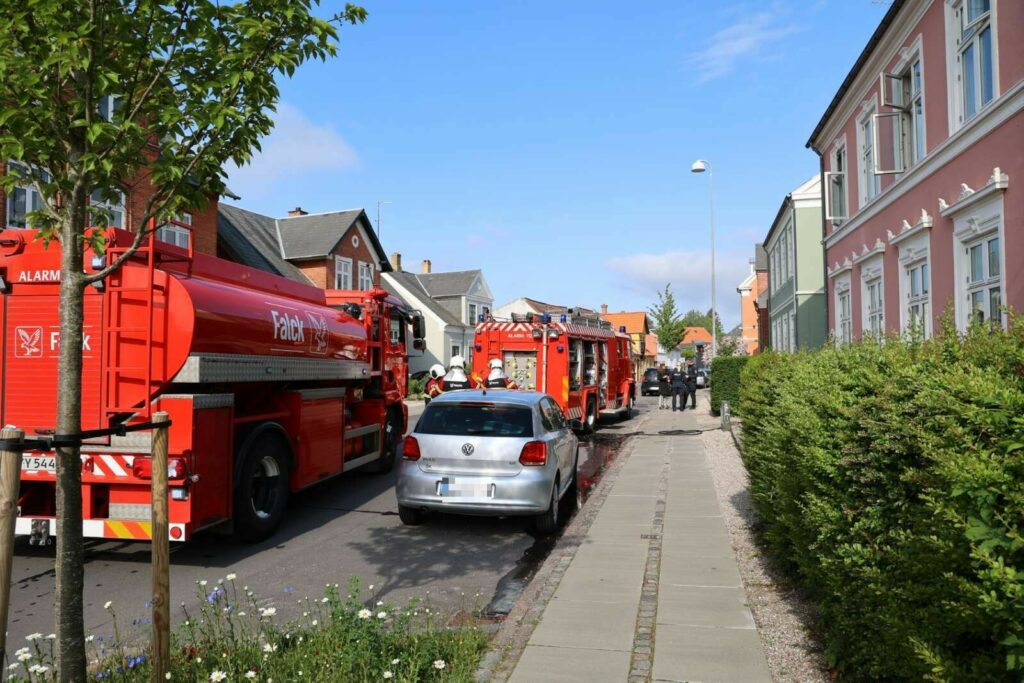 Fyn: Politi Og Brandvæsen Rykker Ud Til Roligt Kvarter