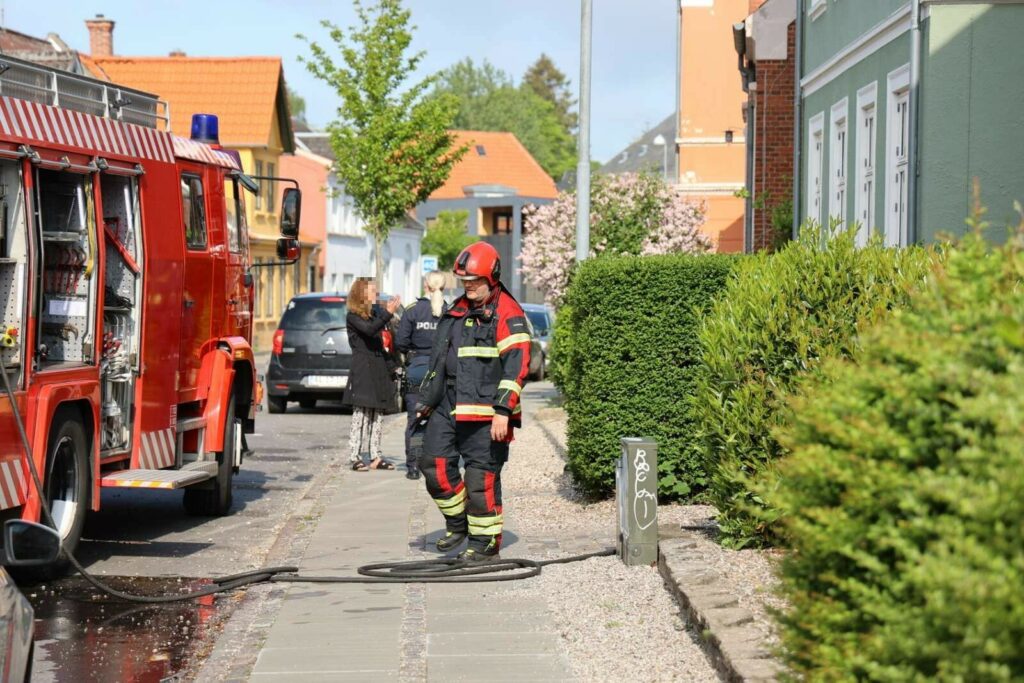 Fyn: Politi Og Brandvæsen Rykker Ud Til Roligt Kvarter