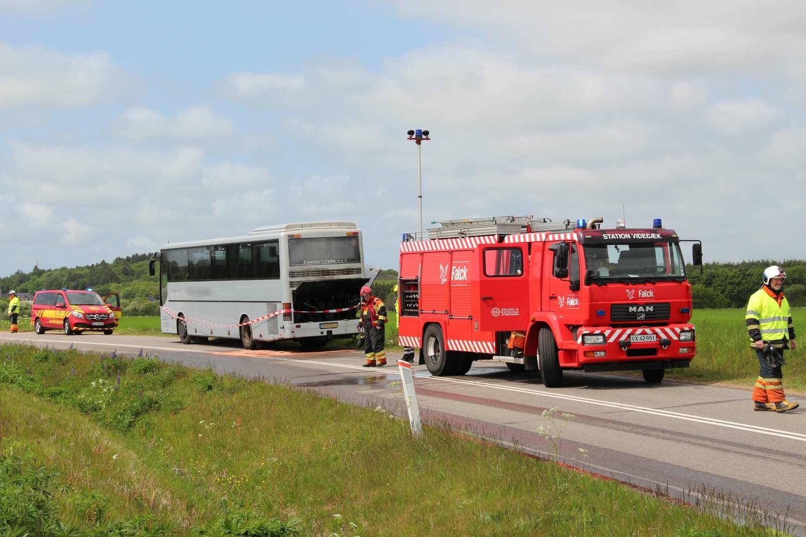 Vestjylland: Brandvæsenet Rykker Ud Til Melding Om Busbrand