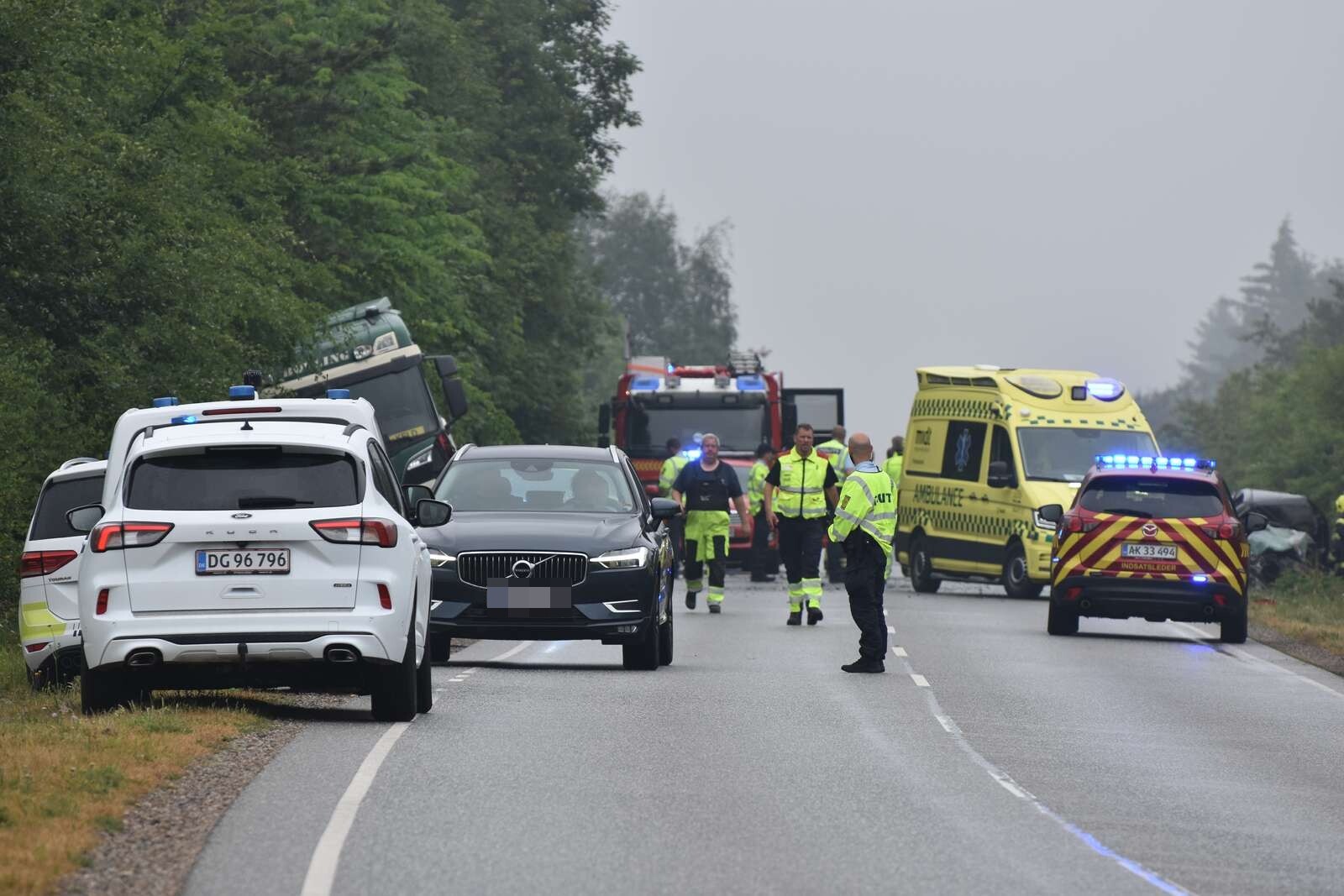 Lastbil Og Bil Stødt Sammen: Person Kommet Alvorligt Til Skade!