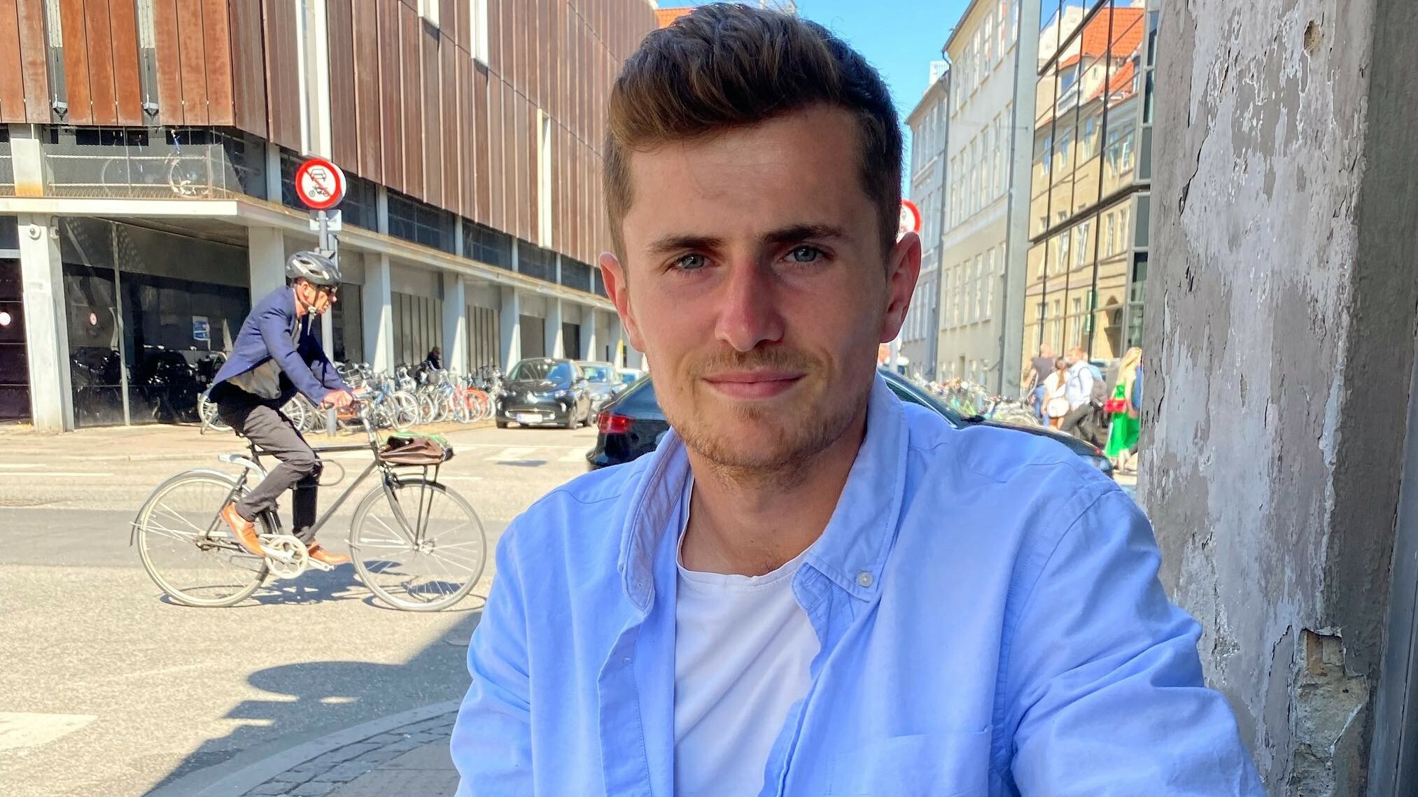 Sebastian Sebal Dejlig aften venter: Sebastian åbner sin cafe for 30 ensomme børn