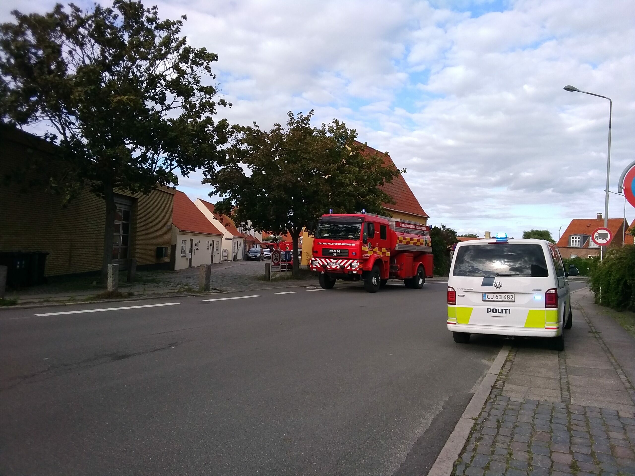 Beredskabet Rykker Ud Til Brand På Villavej