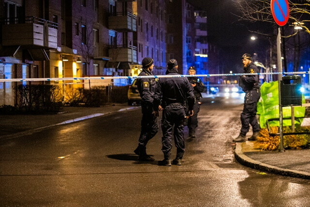 Kraftig Eksplosion Sårer Tre Personer I Stockholmsk Boligblok 