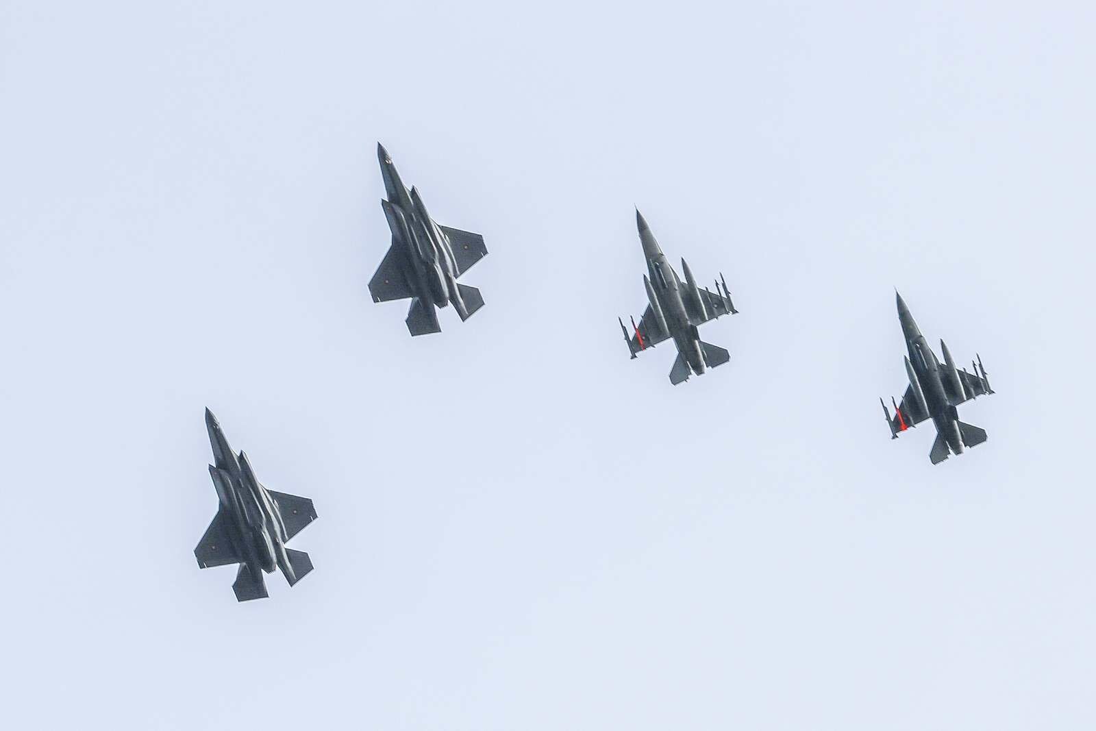 Vilde fotos: Så du også jagerflyene over Danmark?