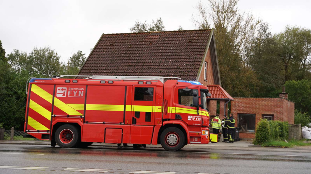 Fyn: Politi Og Brandvæsen Rykker Ud Til Hus