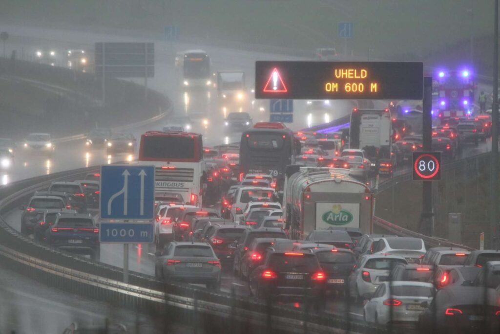 Kilometer Lang Kø På Motorvejen To Kommet Til Skade I Solo Uheld 