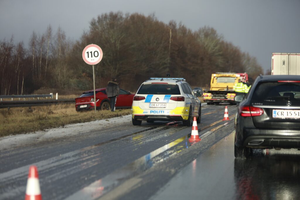 Uheld På Motorvej Giver Massiv Kø: Spor Spærret