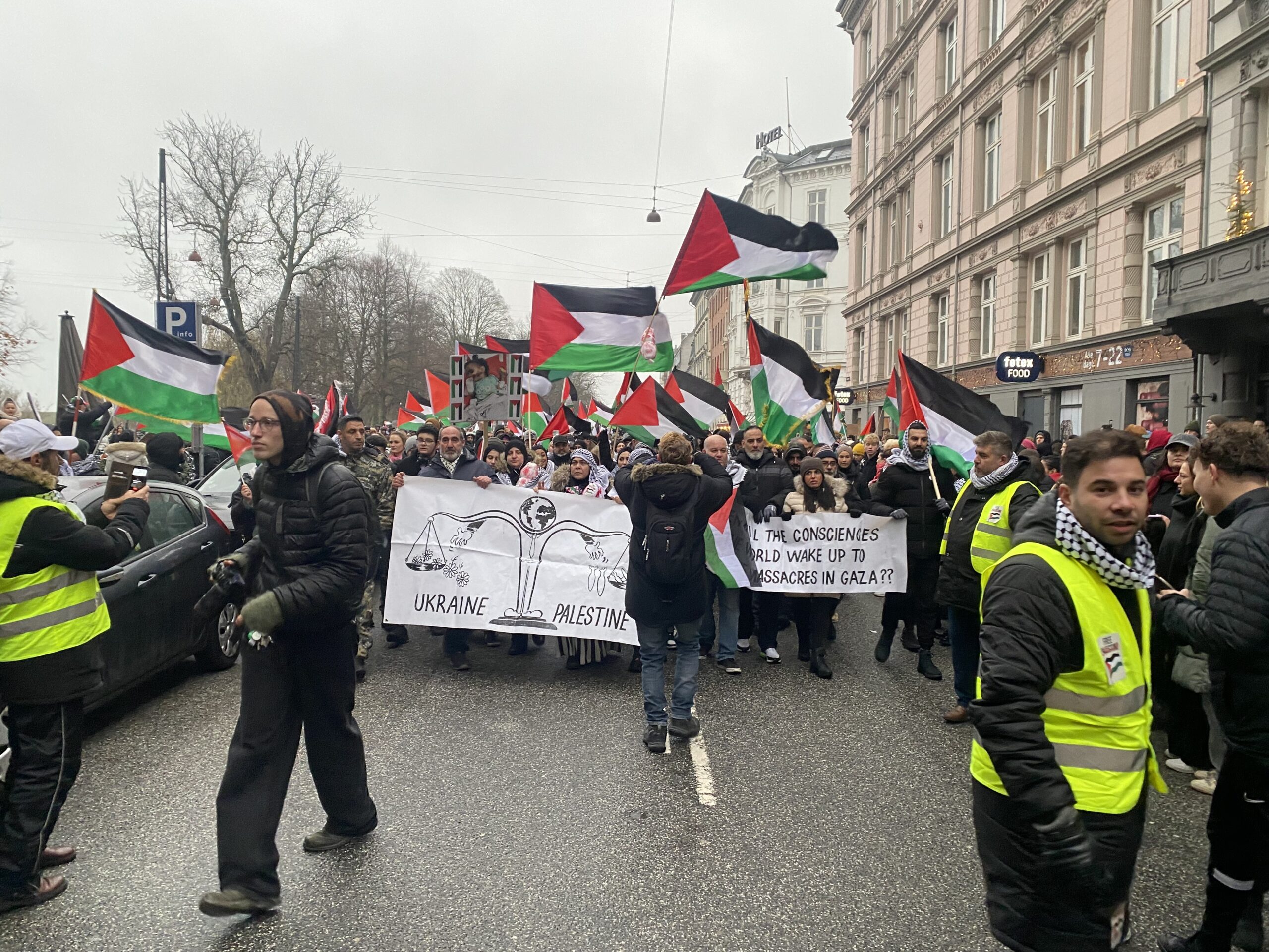 Kæmpe Demonstration I København: "Stop Folkedrab I Gaza"