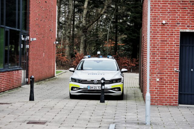Kanonslag kastet ind ad vindue: Eksploderer ved siden af sovende mand