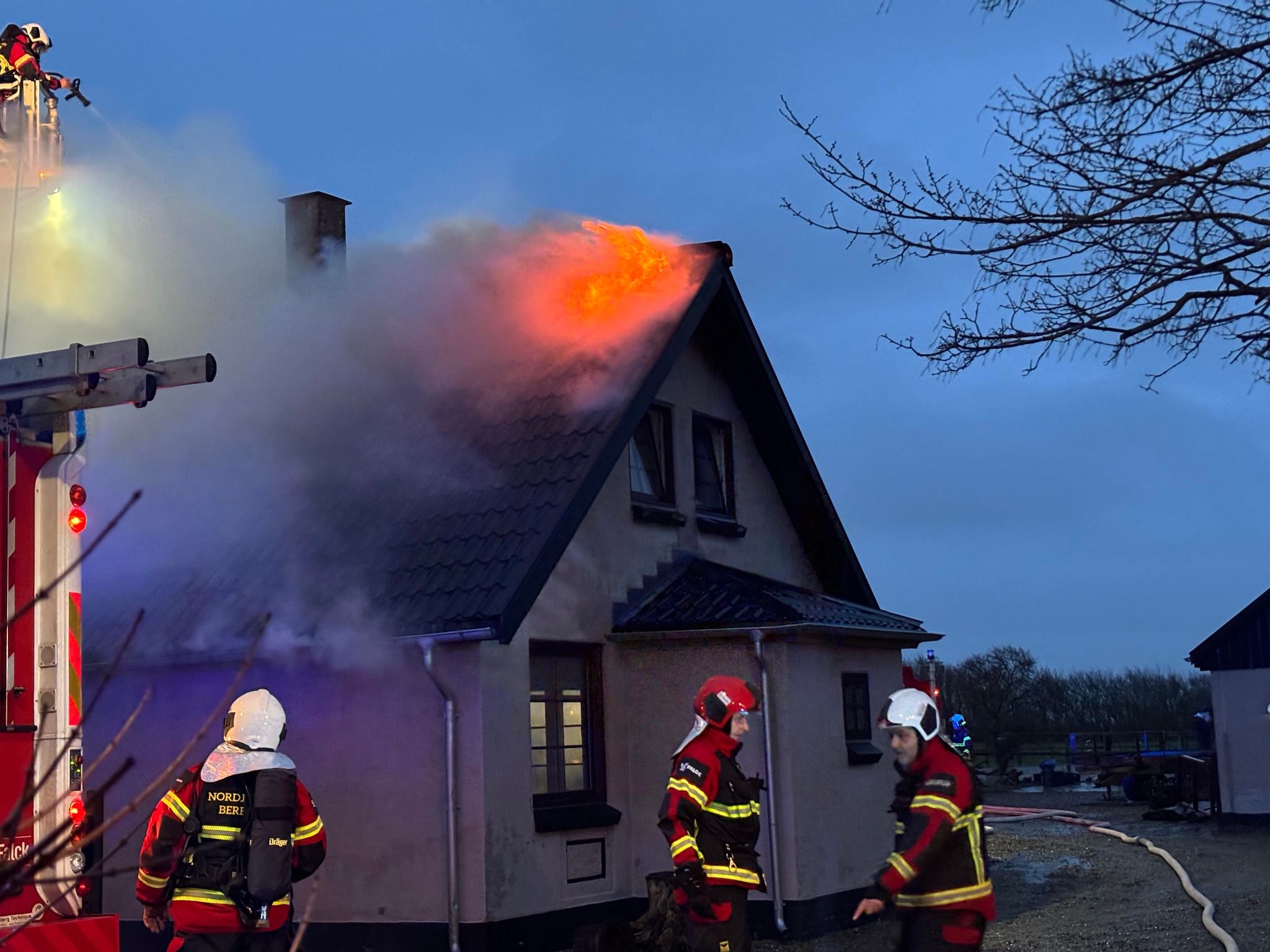 Voldsomme Flammer Hærger Hus