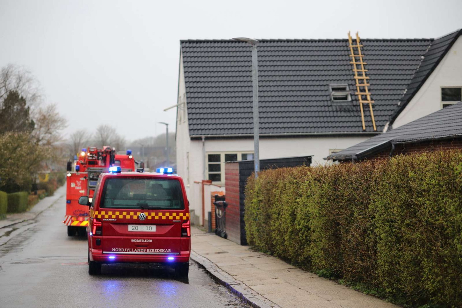 Flere Udrykningskøretøjer Haster Ud Til Villavej 