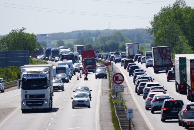 Tre biler i voldsomt uheld på jysk motorvej