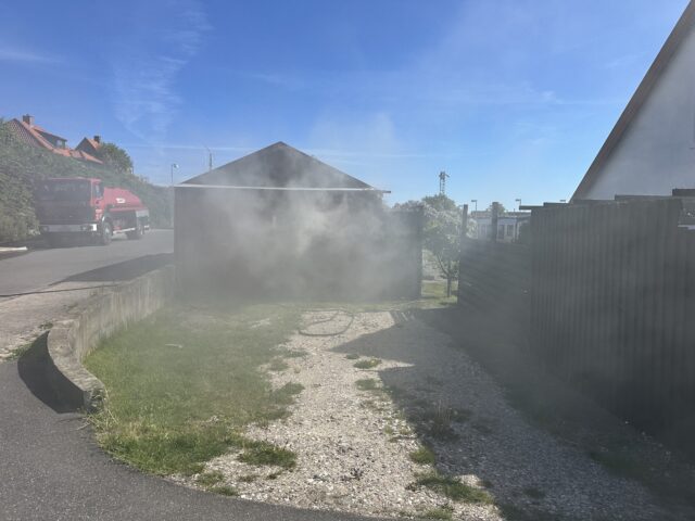 Ukrudtsbrænder starter brand i Hundested