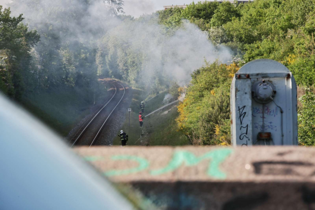 Brand langs jernbanen: Togtrafikken indstilles