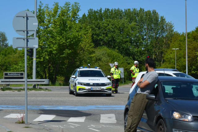 Politi og brandvæsen rykker ud til hændelse på Roskildevej