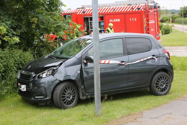To biler støder sammen i Holbæk