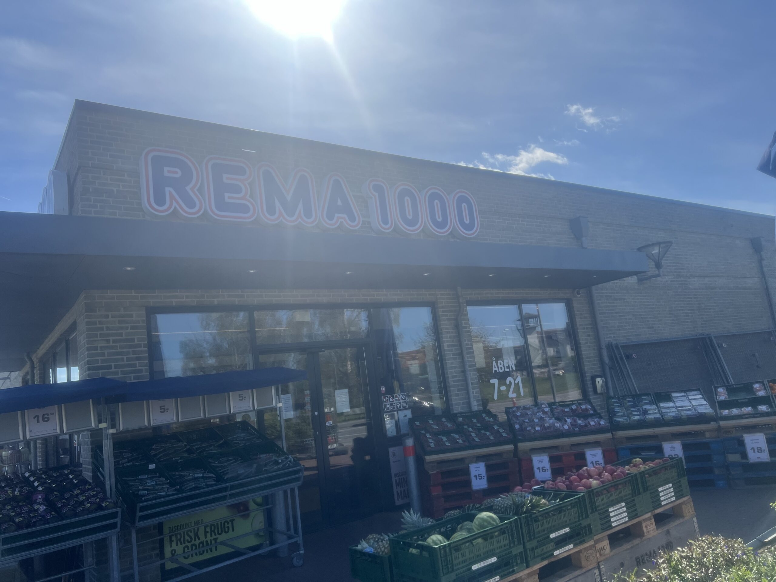 Rema 1000 facade.