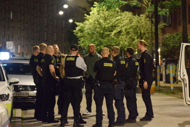 Politi talstærkt til stede på Bryggen