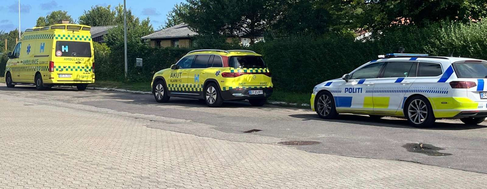 Spar-købmand omringet af ambulancer: Lægehelikopter lander