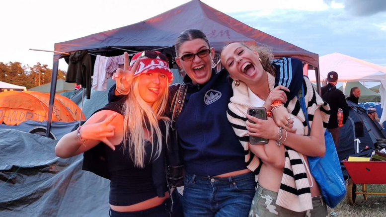 Roskilde Festival havde mandag mange glade deltagere