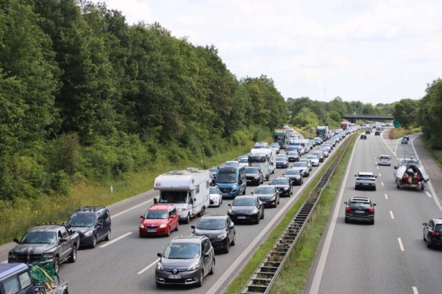 Uheld på motorvej er overstået – men der er stadig lang kø