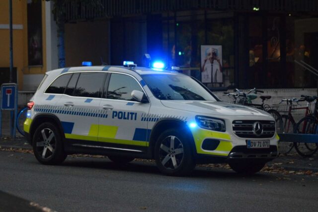 Teenagere stikker af fra politiet: Grimme fund i bilen