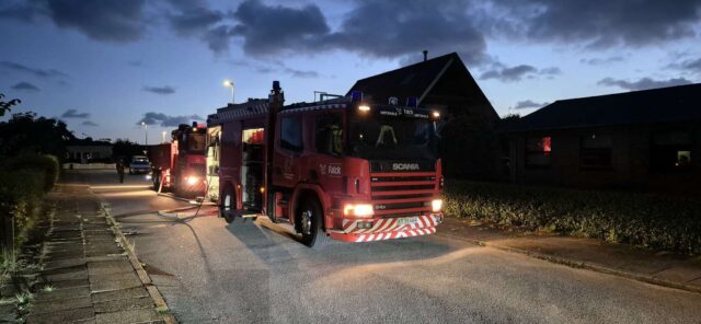 Brandvæsen rykker ud til bygningsbrand