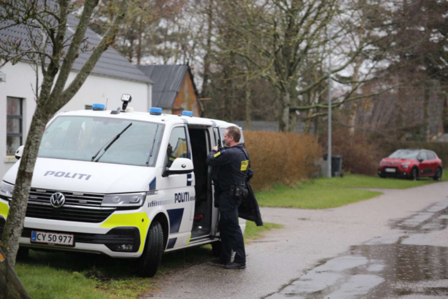 Fuld mand går amok på ung kvinde