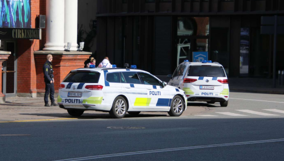 Politiet tager milliondyr Mercedes efter vandvidskørsel i Indre By