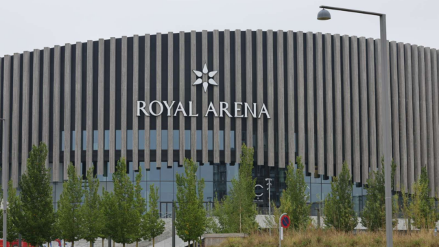 Royal Arena i København til salg