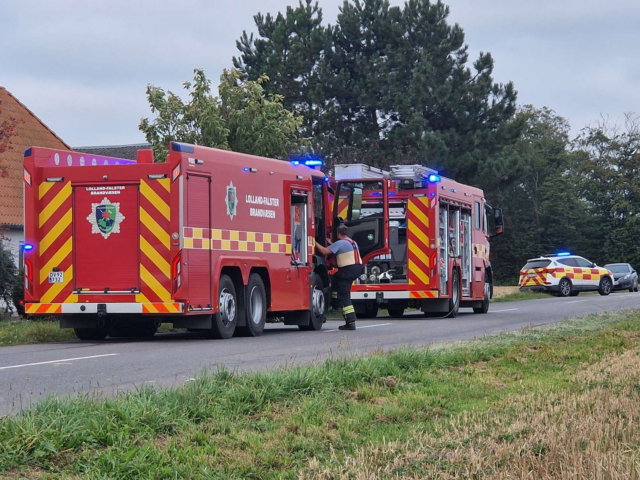 Brand bryder ud i landejendom